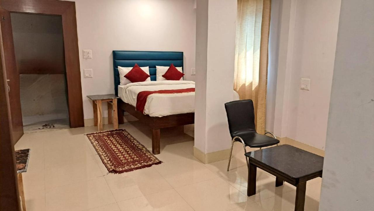 Hotel Amenda International New Delhi Exterior photo