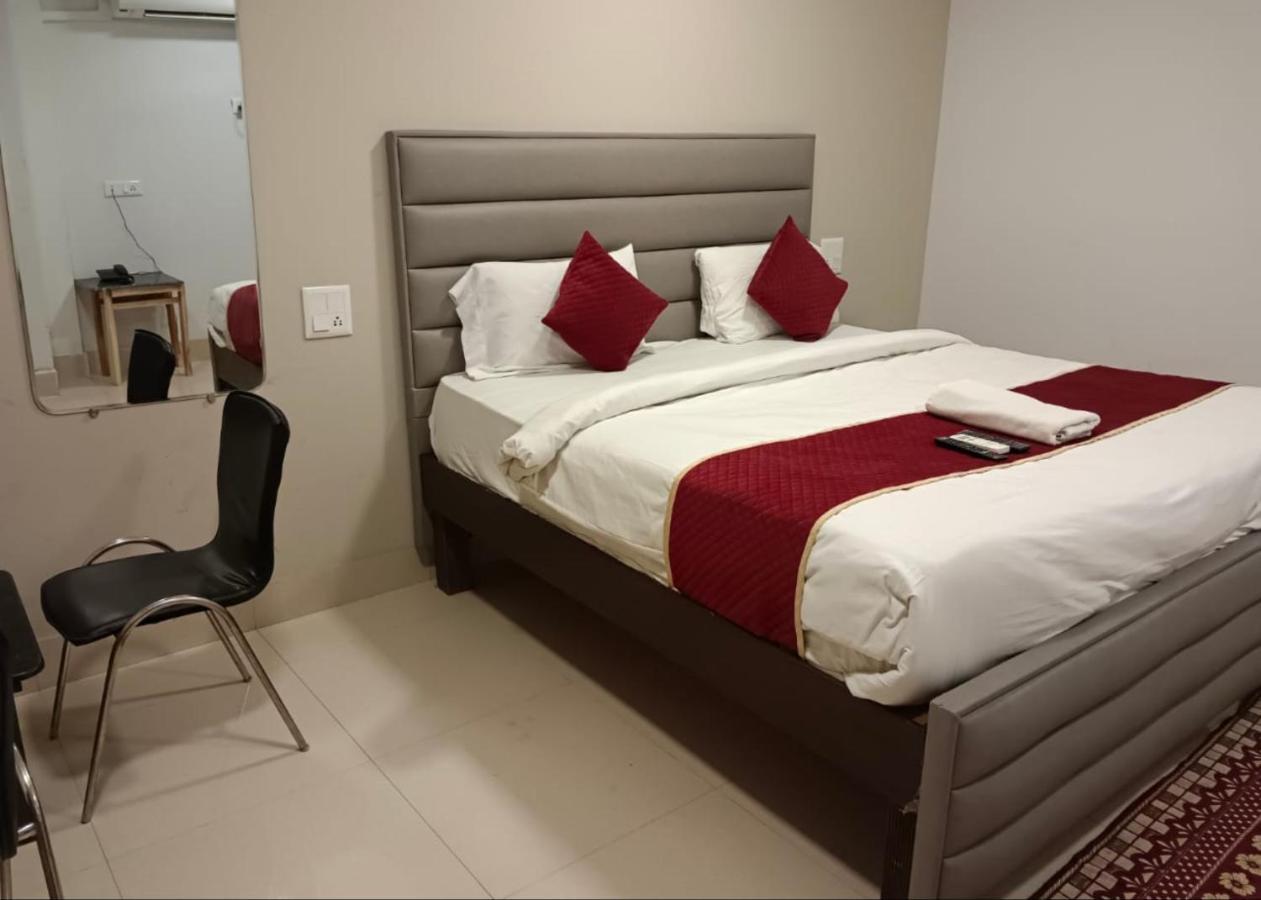 Hotel Amenda International New Delhi Exterior photo