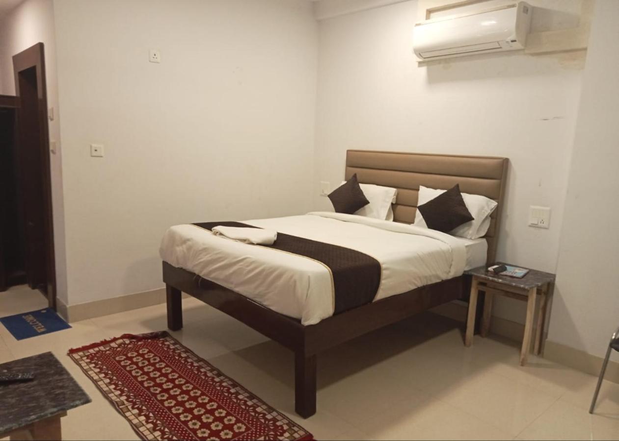 Hotel Amenda International New Delhi Exterior photo