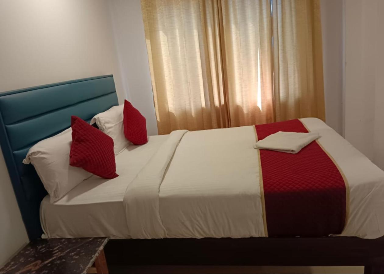 Hotel Amenda International New Delhi Exterior photo