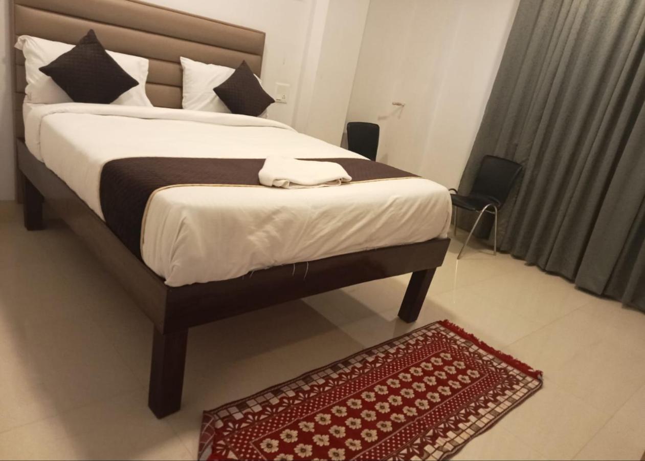 Hotel Amenda International New Delhi Exterior photo