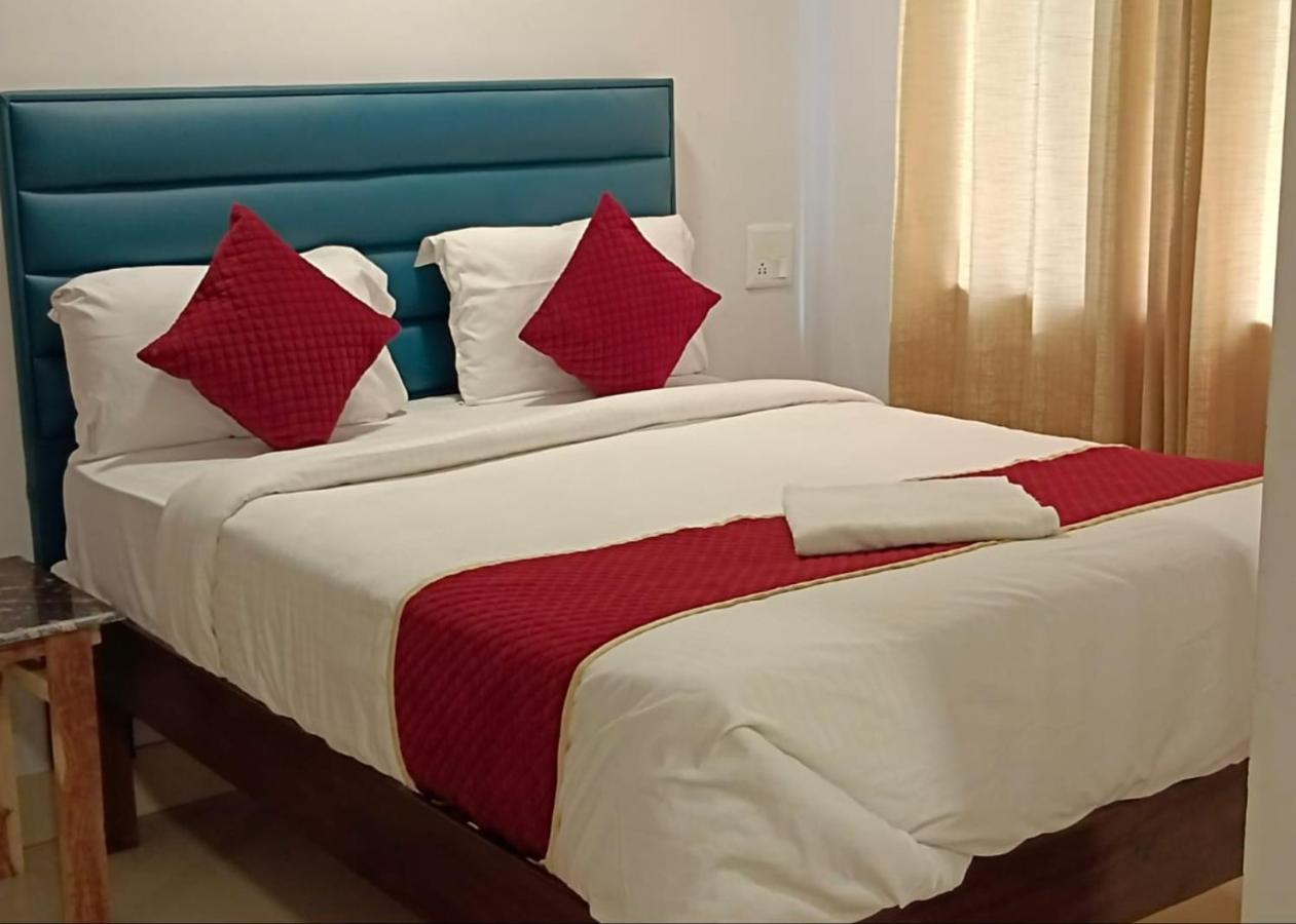 Hotel Amenda International New Delhi Exterior photo